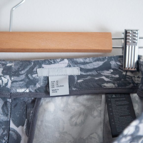 H&M | GREY FLORAL PRINTED DRESS SHORTS - Picture 5 of 5